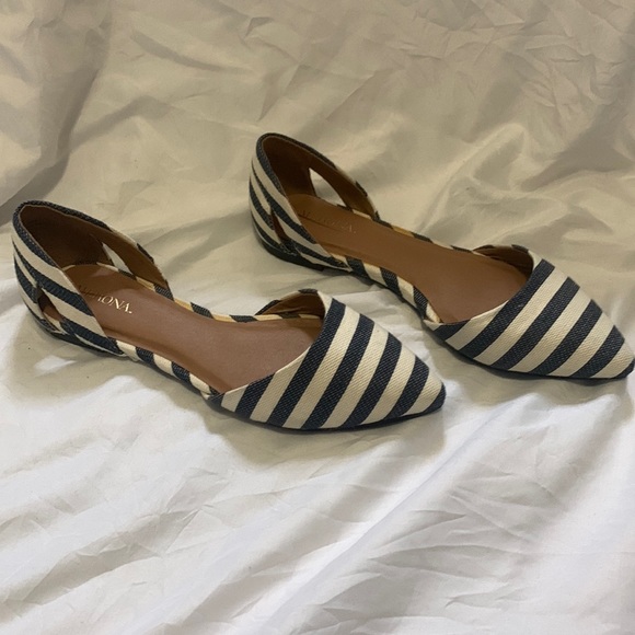 Size 6 Merona Flats - Picture 1 of 4
